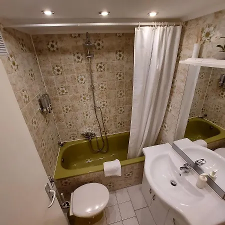 Vintage Apartment *